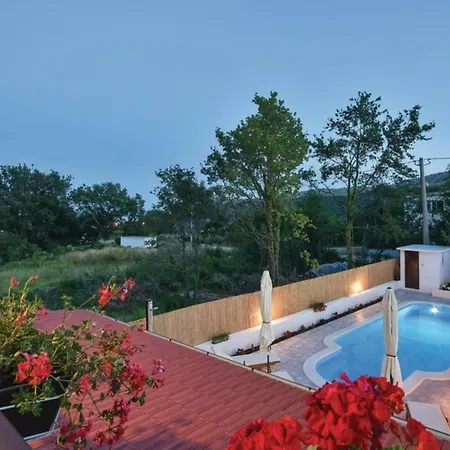 House Omis Naklice With A Private Pool * Tugare