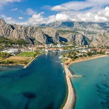 度假居 House Omis Naklice With A Private Pool *